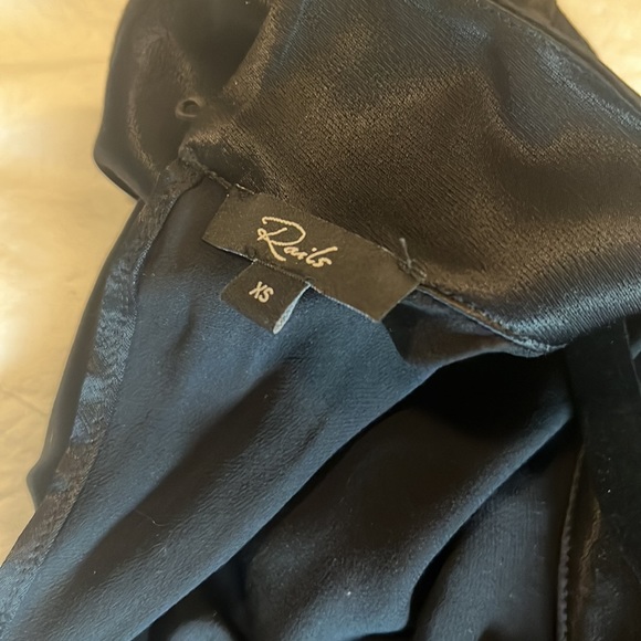 Rails silky high neck blouse - Picture 3 of 4